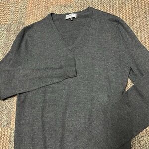 Express Merino Wool Base Layer V-Neck Sweater Men's Sz Medium Gray Modern Fit